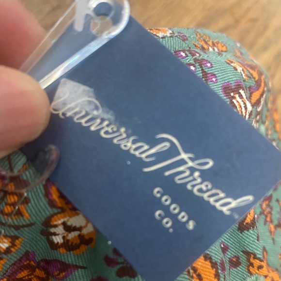 Universal thread Hat - Picture 5 of 5